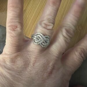 Elegant Silver Infinity Ring size 8